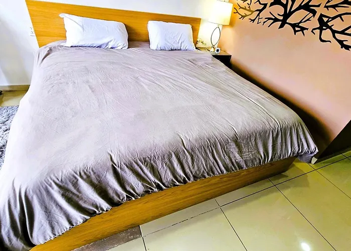 Apartment S01 King Size Premium Frente Al Tec Cem Con Cocineta Wifi Balcon Parking Terraza